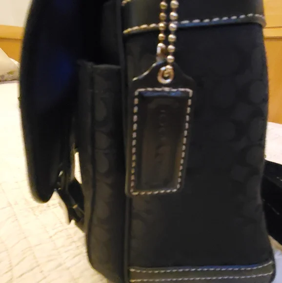 Coach A1068-F70182 Black Voyager 6cm Signature Small Messenger Bag - Picture 4 of 9